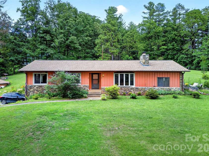 71 Green Vale Drive, Leicester, NC 28748.  MLS# CAR4397468, YatesRealty ID 42639. 