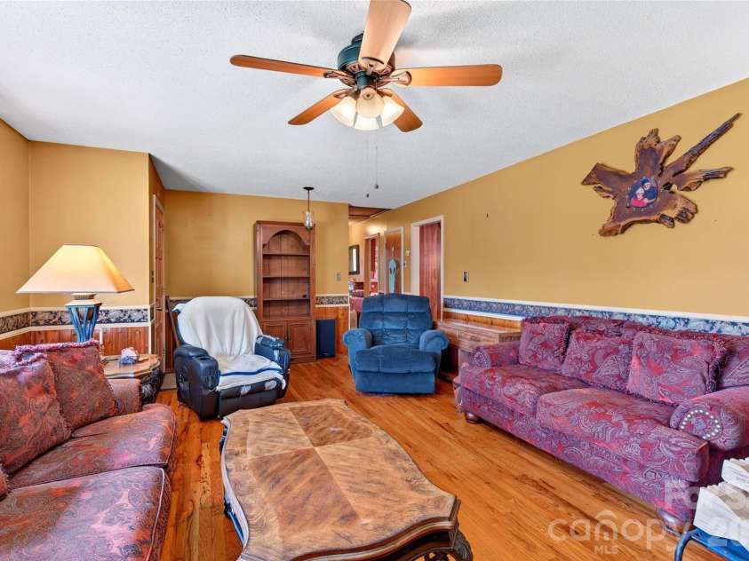 71 Green Vale Drive, Leicester, NC 28748.  MLS# CAR4397468, YatesRealty ID 42639. 