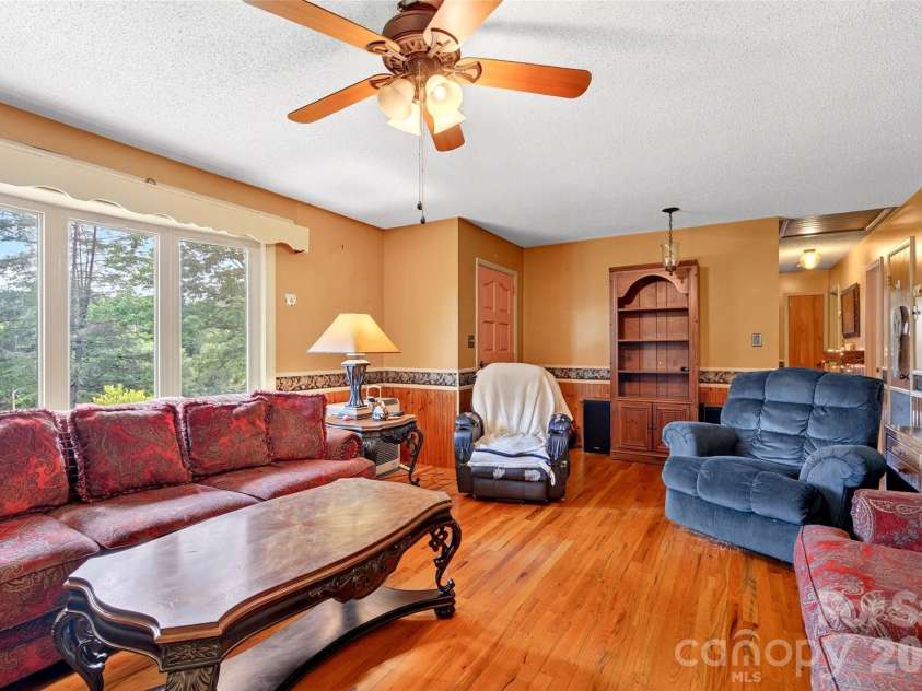 71 Green Vale Drive, Leicester, NC 28748.  MLS# CAR4397468, YatesRealty ID 42639. 