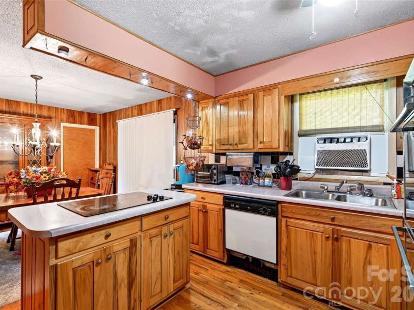 71 Green Vale Drive, Leicester, NC 28748.  MLS# CAR4397468, YatesRealty ID 42639. 