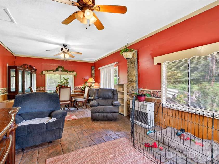 71 Green Vale Drive, Leicester, NC 28748.  MLS# CAR4397468, YatesRealty ID 42639. 