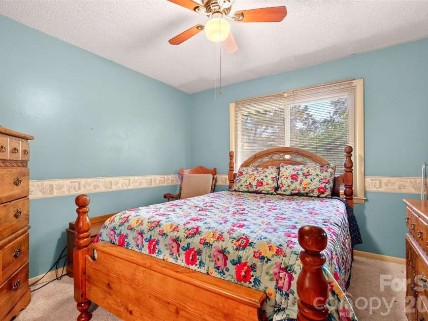 71 Green Vale Drive, Leicester, NC 28748.  MLS# CAR4397468, YatesRealty ID 42639. 