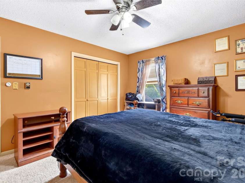 71 Green Vale Drive, Leicester, NC 28748.  MLS# CAR4397468, YatesRealty ID 42639. 