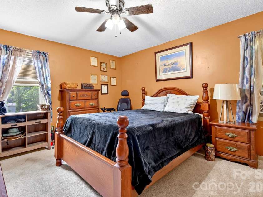 71 Green Vale Drive, Leicester, NC 28748.  MLS# CAR4397468, YatesRealty ID 42639. 