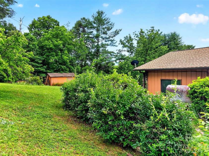 71 Green Vale Drive, Leicester, NC 28748.  MLS# CAR4397468, YatesRealty ID 42639. 