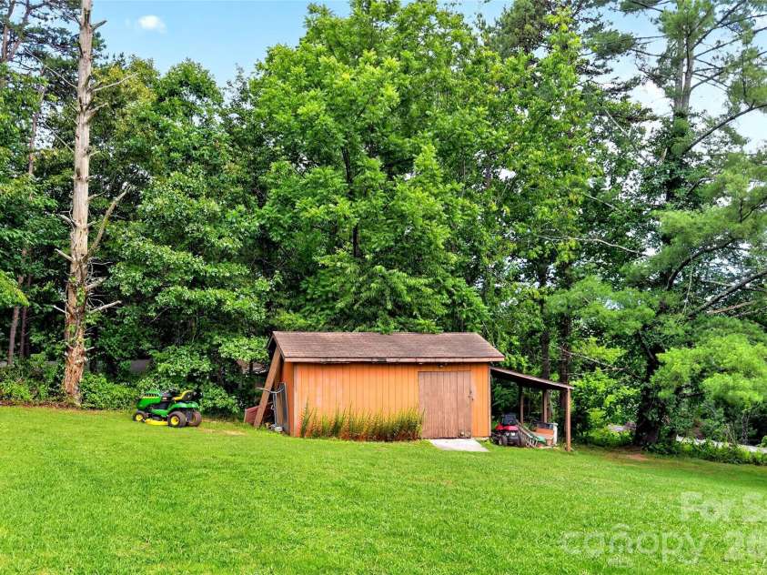 71 Green Vale Drive, Leicester, NC 28748.  MLS# CAR4397468, YatesRealty ID 42639. 