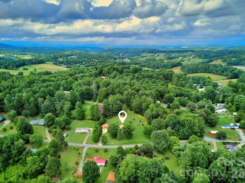71 Green Vale Drive, Leicester, NC 28748.  MLS# CAR4397468, YatesRealty ID 42639. 