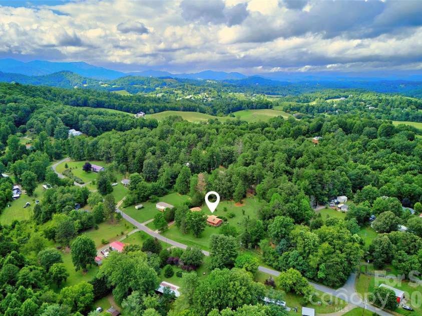 71 Green Vale Drive, Leicester, NC 28748.  MLS# CAR4397468, YatesRealty ID 42639. 