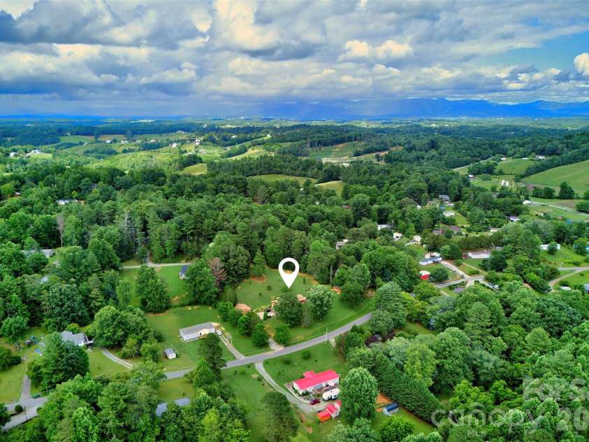 71 Green Vale Drive, Leicester, NC 28748.  MLS# CAR4397468, YatesRealty ID 42639. 