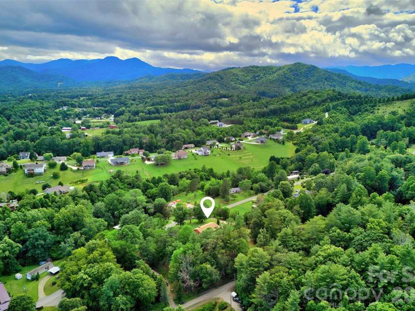 71 Green Vale Drive, Leicester, NC 28748.  MLS# CAR4397468, YatesRealty ID 42639. 