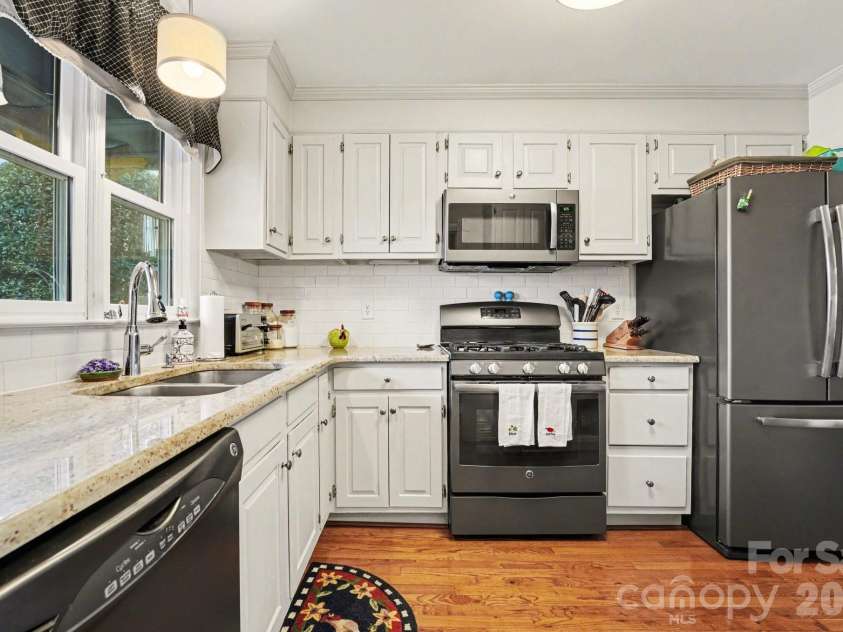 421 Windsor Lane, Statesville, NC 28677.  MLS# CAR4350259, YatesRealty ID 4264. 