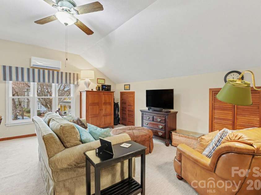 421 Windsor Lane, Statesville, NC 28677.  MLS# CAR4350259, YatesRealty ID 4264. 