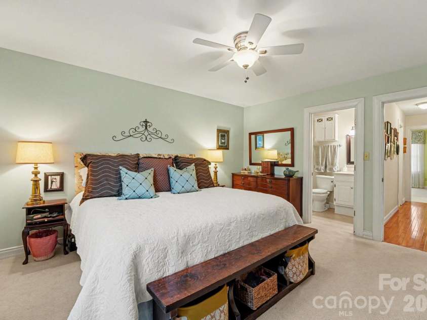 421 Windsor Lane, Statesville, NC 28677.  MLS# CAR4350259, YatesRealty ID 4264. 