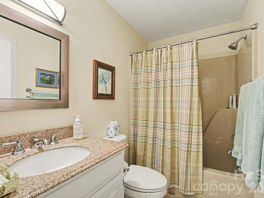 421 Windsor Lane, Statesville, NC 28677.  MLS# CAR4350259, YatesRealty ID 4264. 