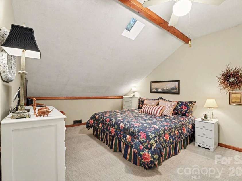 421 Windsor Lane, Statesville, NC 28677.  MLS# CAR4350259, YatesRealty ID 4264. 