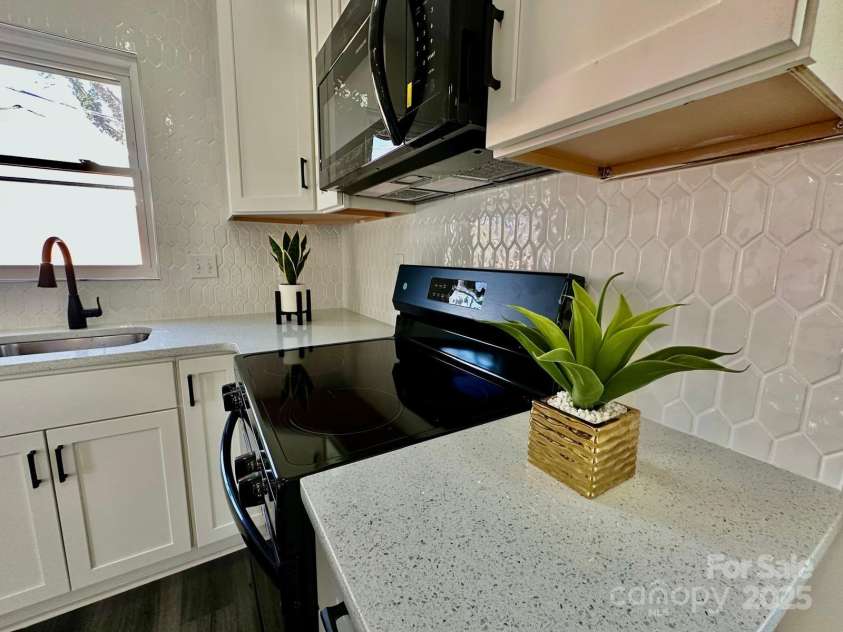 4513 Munsee Street, Charlotte, NC 28213.  MLS# CAR4218862, YatesRealty ID 4264. 