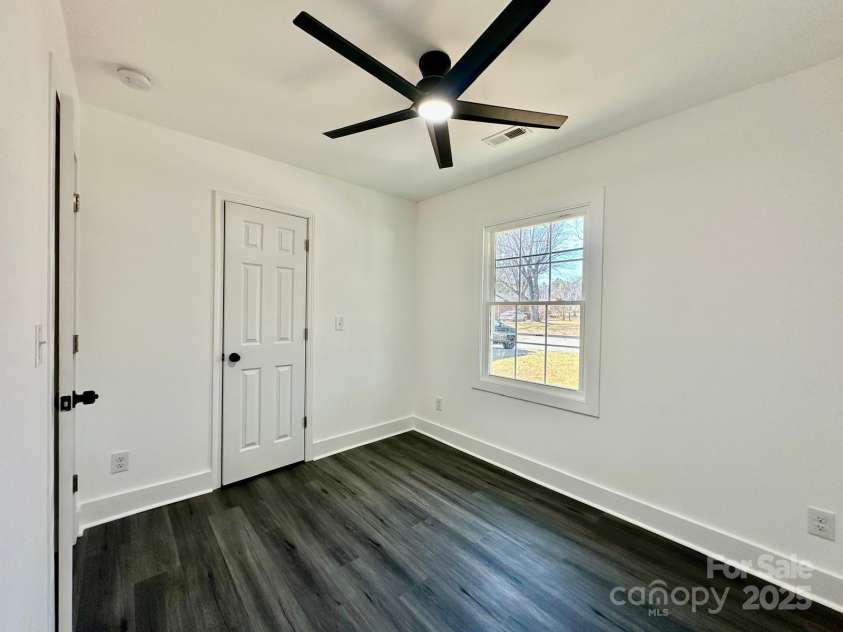 4513 Munsee Street, Charlotte, NC 28213.  MLS# CAR4218862, YatesRealty ID 4264. 