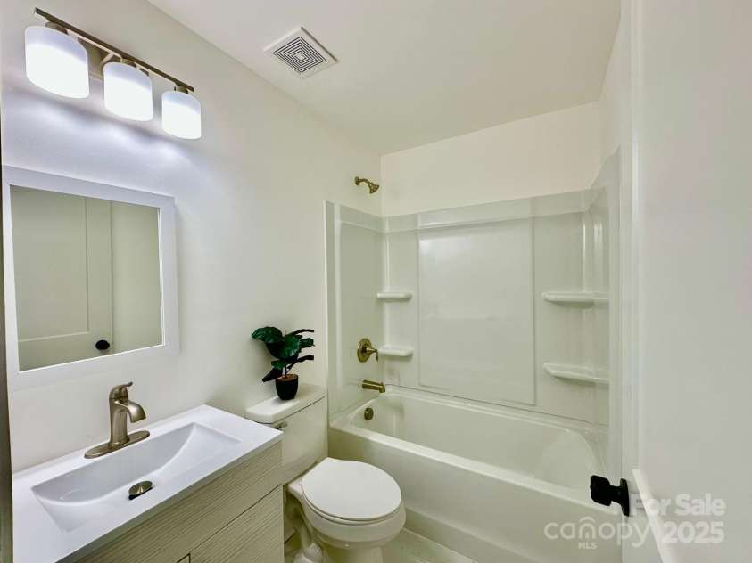 4513 Munsee Street, Charlotte, NC 28213.  MLS# CAR4218862, YatesRealty ID 4264. 