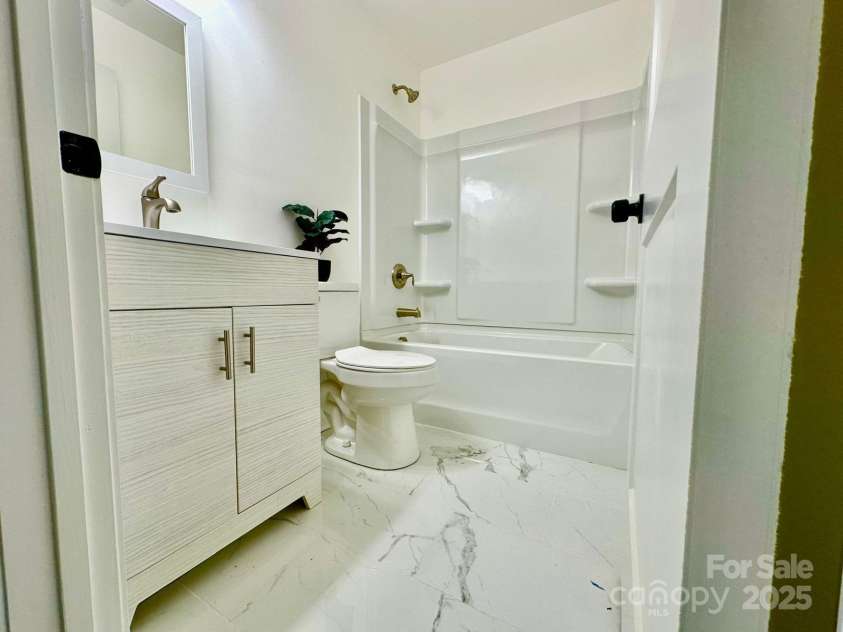 4513 Munsee Street, Charlotte, NC 28213.  MLS# CAR4218862, YatesRealty ID 4264. 