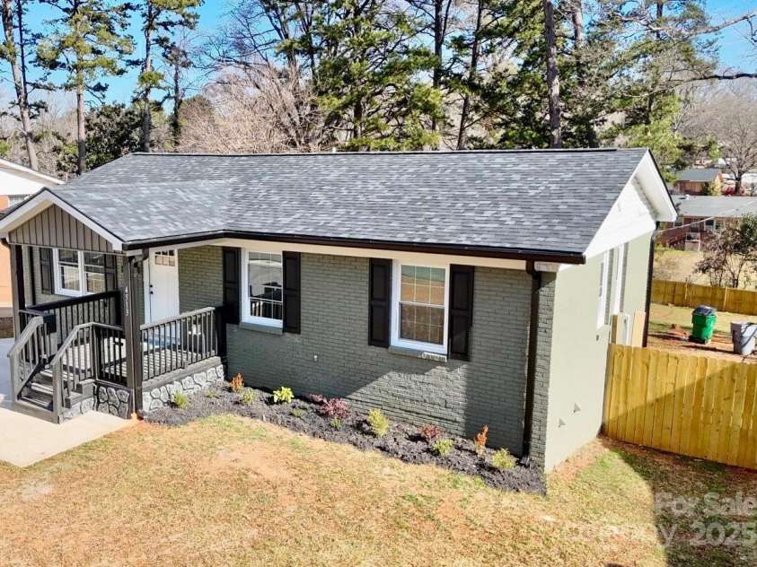 4513 Munsee Street, Charlotte, NC 28213.  MLS# CAR4218862, YatesRealty ID 4264. 