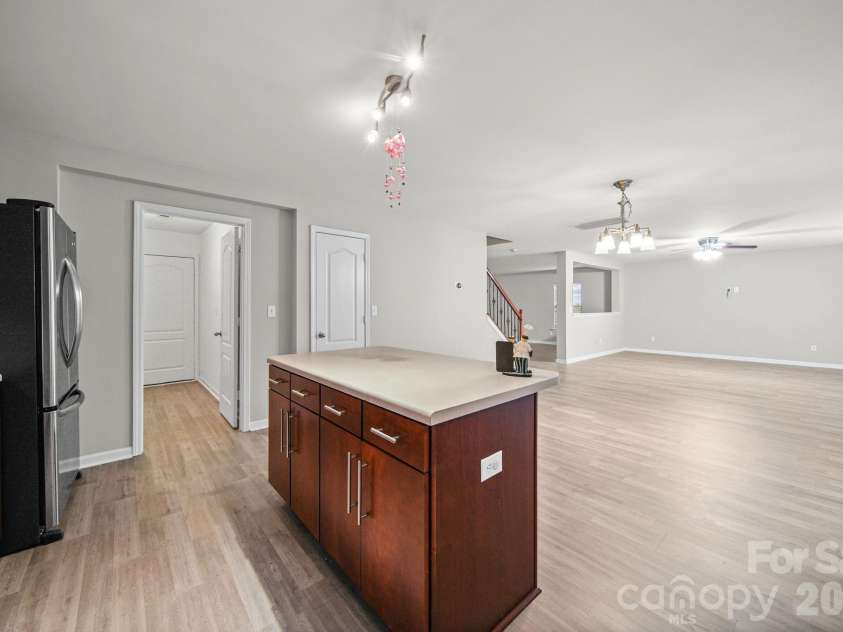9220 Seamill Road, Charlotte, NC 28278.  MLS# CAR4411988, YatesRealty ID 42640. 