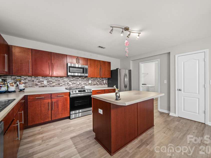 9220 Seamill Road, Charlotte, NC 28278.  MLS# CAR4411988, YatesRealty ID 42640. 