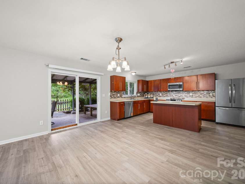 9220 Seamill Road, Charlotte, NC 28278.  MLS# CAR4411988, YatesRealty ID 42640. 