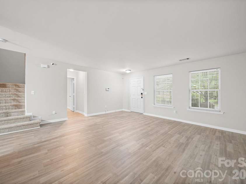 9220 Seamill Road, Charlotte, NC 28278.  MLS# CAR4411988, YatesRealty ID 42640. 