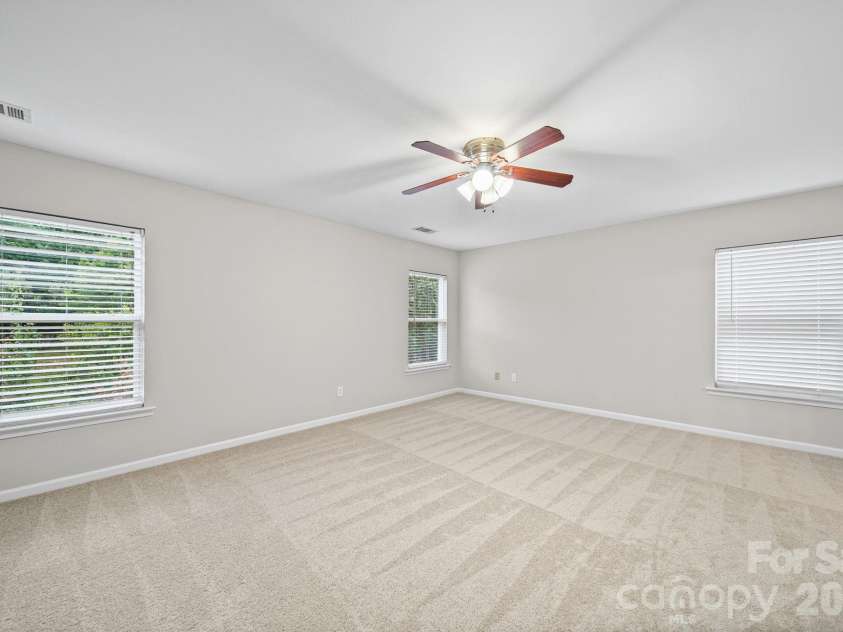 9220 Seamill Road, Charlotte, NC 28278.  MLS# CAR4411988, YatesRealty ID 42640. 