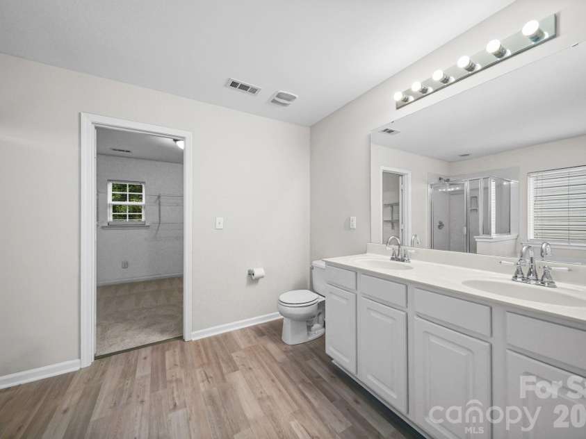 9220 Seamill Road, Charlotte, NC 28278.  MLS# CAR4411988, YatesRealty ID 42640. 