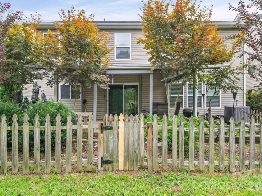9220 Seamill Road, Charlotte, NC 28278.  MLS# CAR4411988, YatesRealty ID 42640. 
