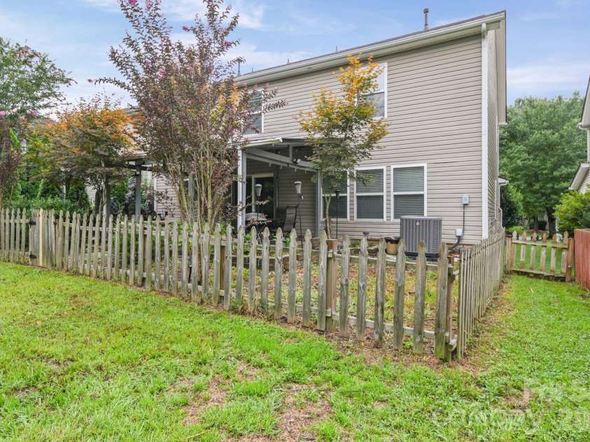 9220 Seamill Road, Charlotte, NC 28278.  MLS# CAR4411988, YatesRealty ID 42640. 