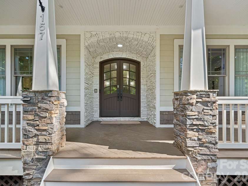 157 Dedham Loop, Mooresville, NC 28117.  MLS# CAR4407854, YatesRealty ID 42641. Gorgeous Entryway