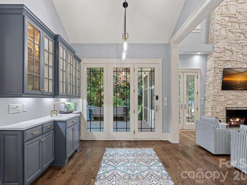 157 Dedham Loop, Mooresville, NC 28117.  MLS# CAR4407854, YatesRealty ID 42641. Wet bar overlooking Great Room