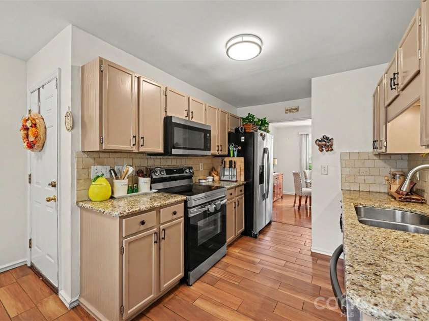 1707 Cottage Creek Road, Indian Trail, NC 28079.  MLS# CAR4411120, YatesRealty ID 42642. Kitchen