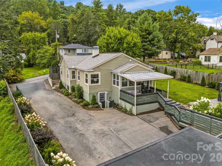 10 Springdale Road, Asheville, NC 28805.  MLS# CAR4406855, YatesRealty ID 42645. 10 Springdale