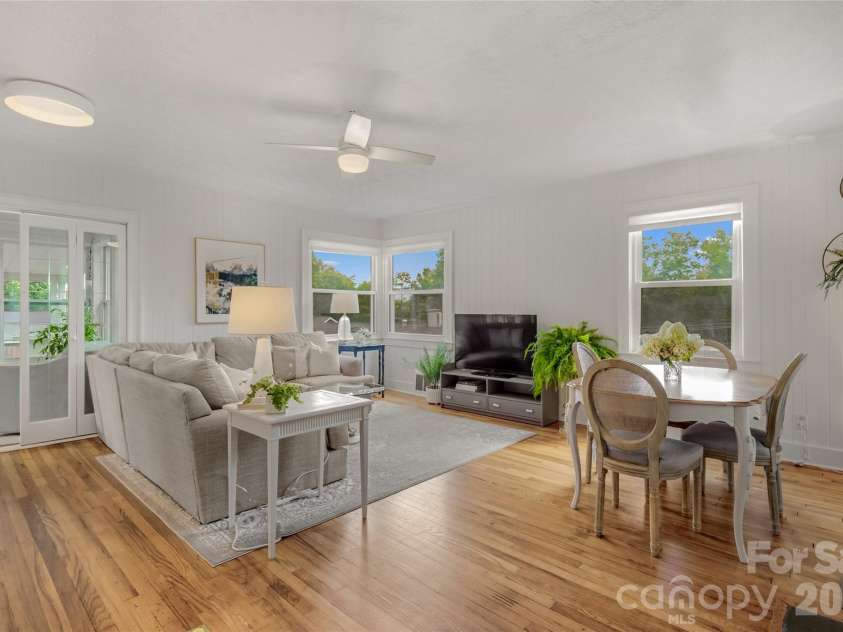 10 Springdale Road, Asheville, NC 28805.  MLS# CAR4406855, YatesRealty ID 42645. 
