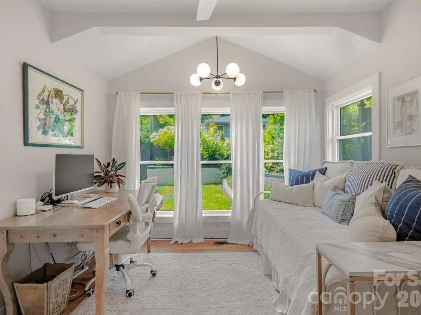 10 Springdale Road, Asheville, NC 28805.  MLS# CAR4406855, YatesRealty ID 42645. Bedroom