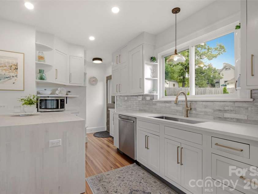 10 Springdale Road, Asheville, NC 28805.  MLS# CAR4406855, YatesRealty ID 42645. Kitchen with side door access.
