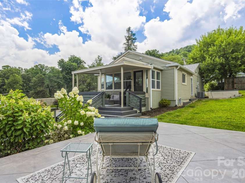10 Springdale Road, Asheville, NC 28805.  MLS# CAR4406855, YatesRealty ID 42645. Patio
