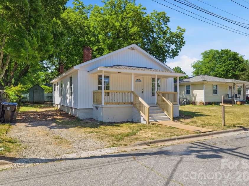 92 Spencer Avenue, Mooresville, NC 28115.  MLS# CAR4345908, YatesRealty ID 42646. 