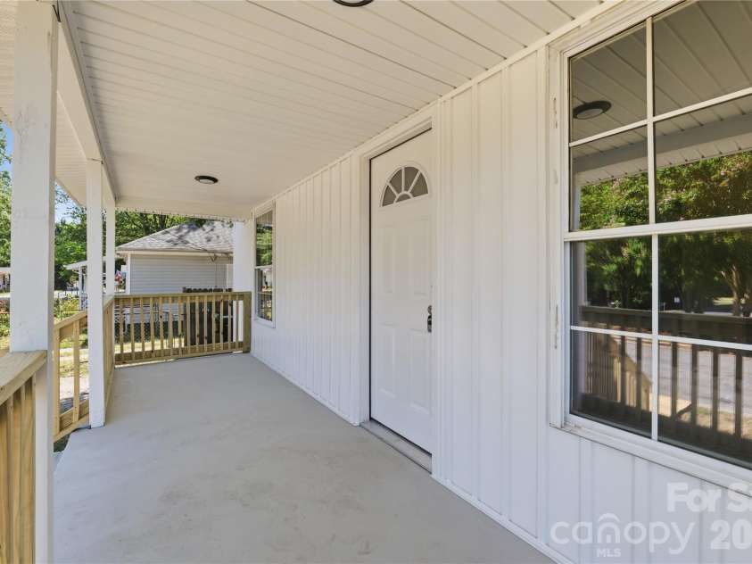 92 Spencer Avenue, Mooresville, NC 28115.  MLS# CAR4345908, YatesRealty ID 42646. 