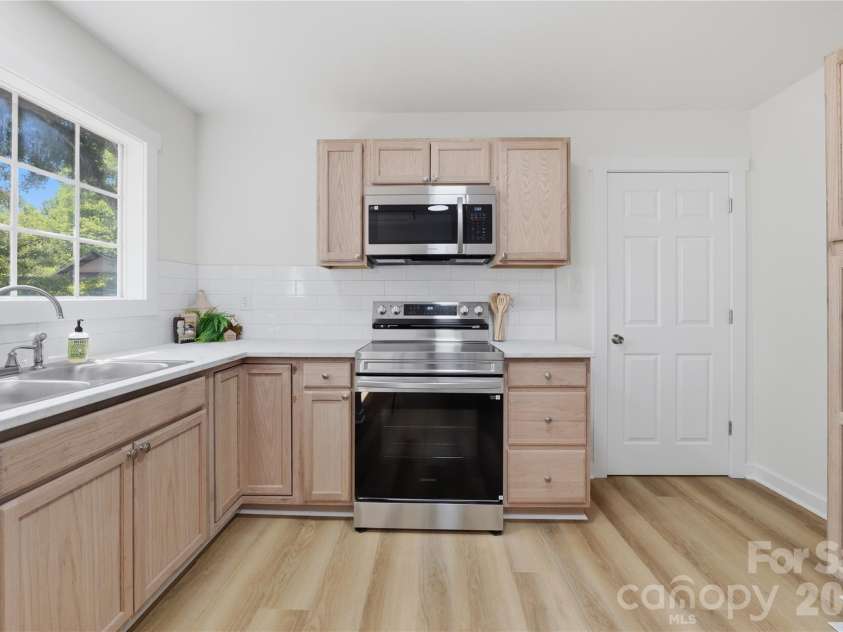 92 Spencer Avenue, Mooresville, NC 28115.  MLS# CAR4345908, YatesRealty ID 42646. 