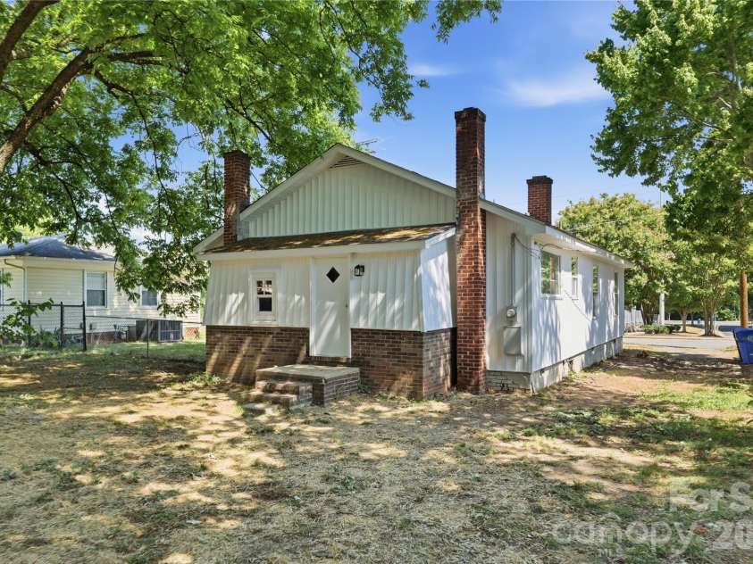 92 Spencer Avenue, Mooresville, NC 28115.  MLS# CAR4345908, YatesRealty ID 42646. 