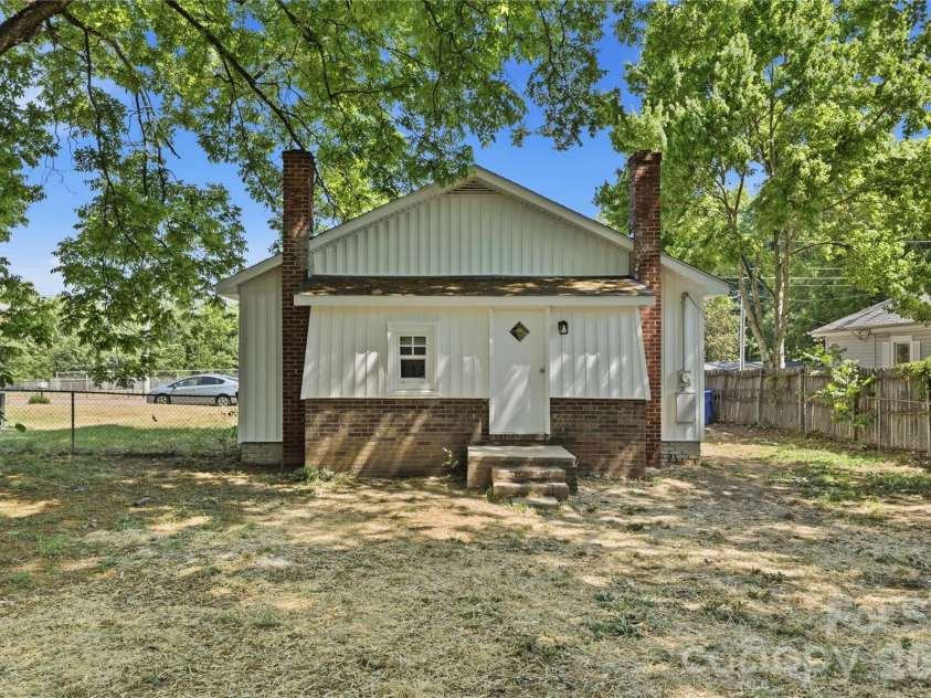 92 Spencer Avenue, Mooresville, NC 28115.  MLS# CAR4345908, YatesRealty ID 42646. 