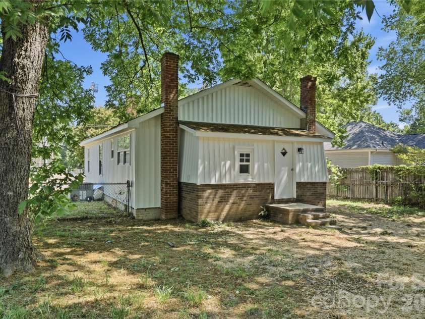 92 Spencer Avenue, Mooresville, NC 28115.  MLS# CAR4345908, YatesRealty ID 42646. 
