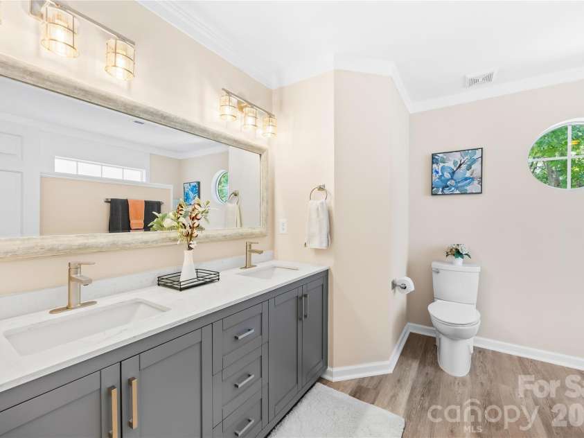 141 Ashford Hollow Lane, Mooresville, NC 28117.  MLS# CAR4418556, YatesRealty ID 42647. 