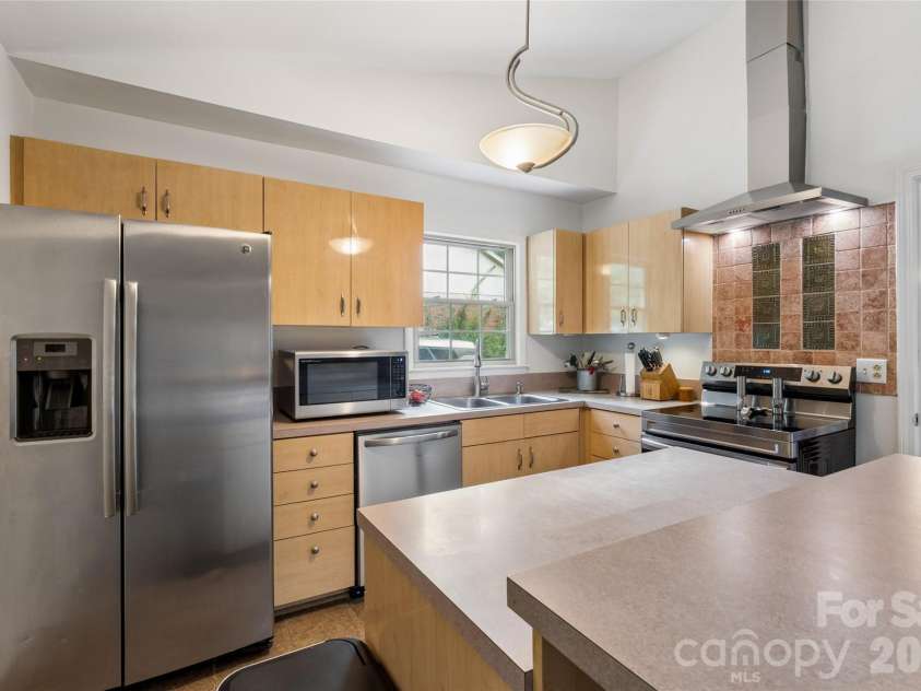 4737 Autumn Leaf Lane, Charlotte, NC 28277.  MLS# CAR4404440, YatesRealty ID 42648. 