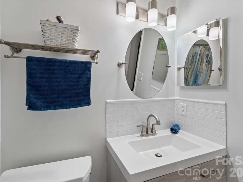 4737 Autumn Leaf Lane, Charlotte, NC 28277.  MLS# CAR4404440, YatesRealty ID 42648. 