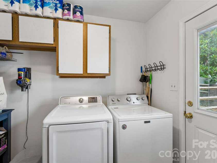 4737 Autumn Leaf Lane, Charlotte, NC 28277.  MLS# CAR4404440, YatesRealty ID 42648. 